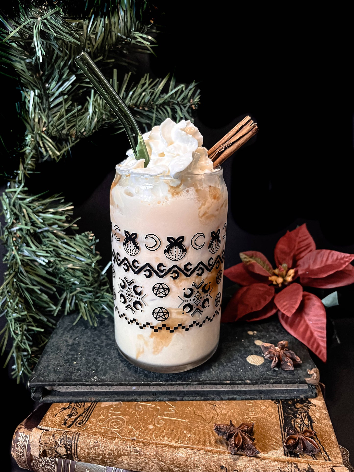 Yule Can Glass | drinkware | yule | glass straw | Christmas